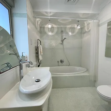 Luxury Facing Valletta Apartment *