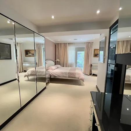 Luxury Facing Valletta Apartment Sliema